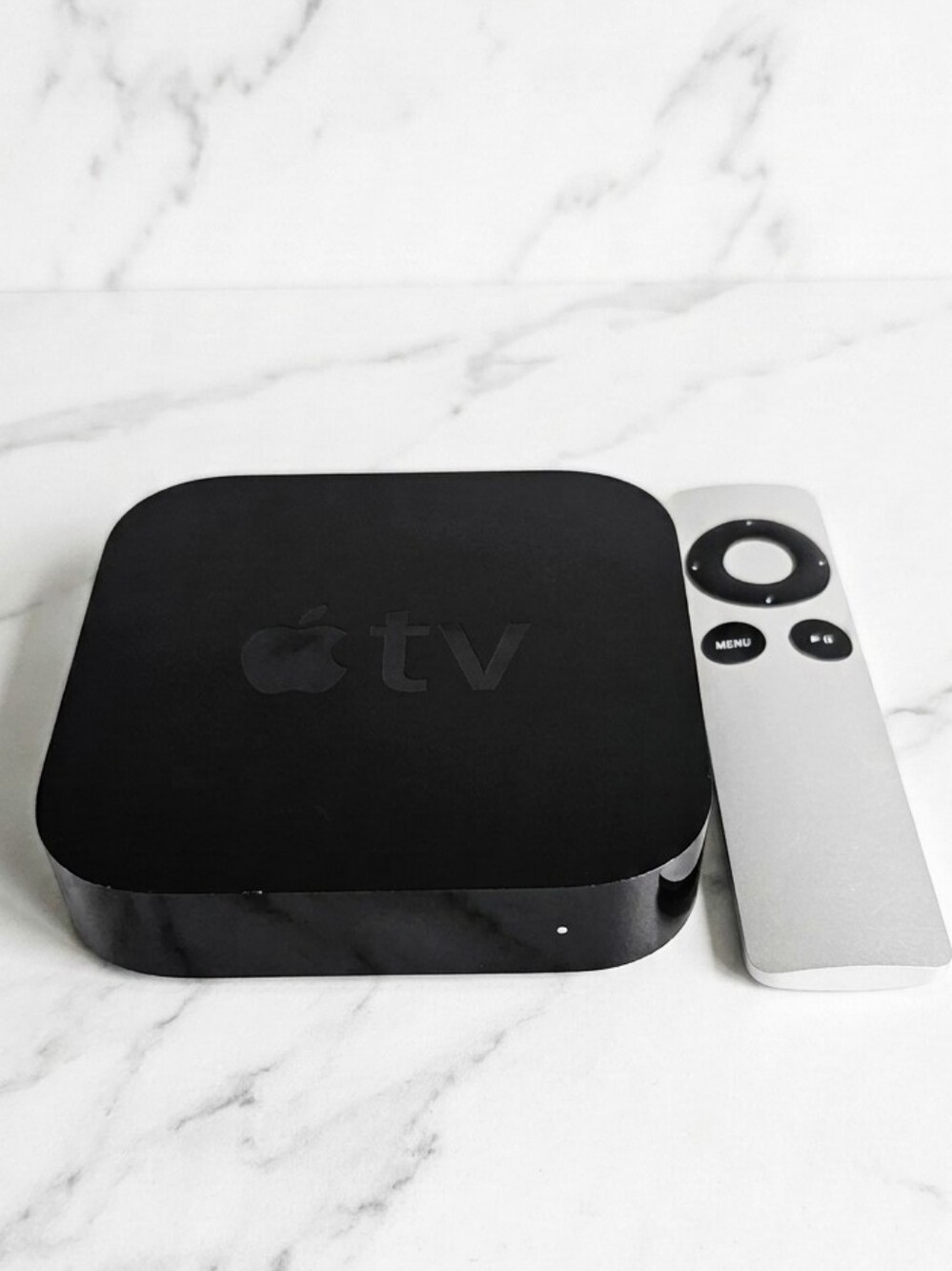 Apple TV 3rd Generation (Model A1469) Media Player + Remote & Cables Bundle